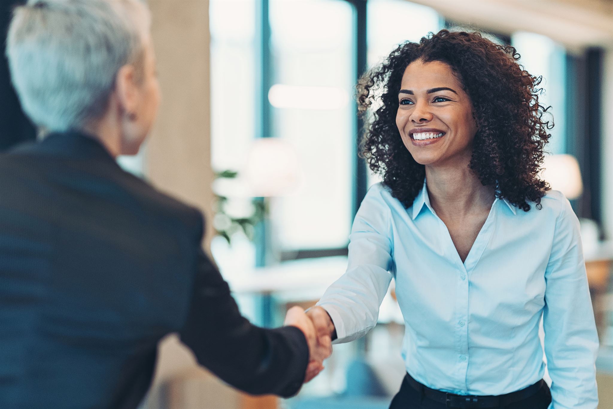 Two-people-shaking-hands